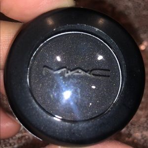 MAC Eyeshadow Single - Color: BEYOND GORGEOUS
